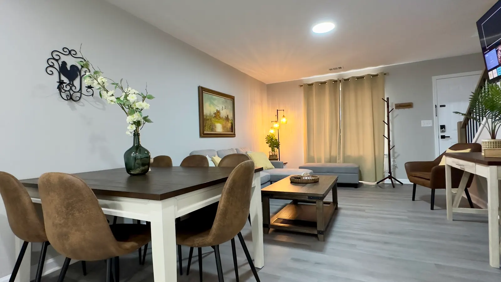 Serene Oakwood Townhouse — photo 5