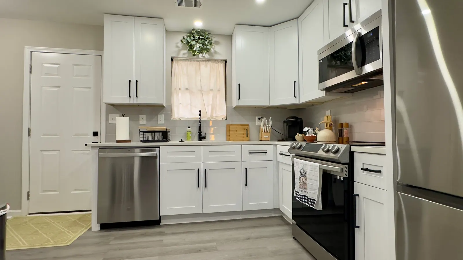 Serene Oakwood Townhouse 6