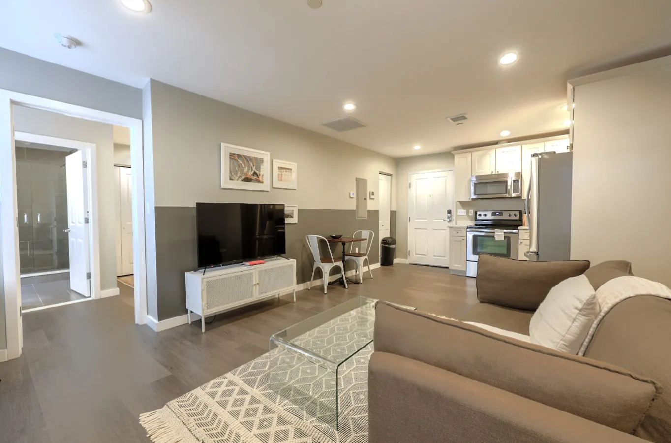 New! Lovely 1br FIDI District Keyless Entry 1