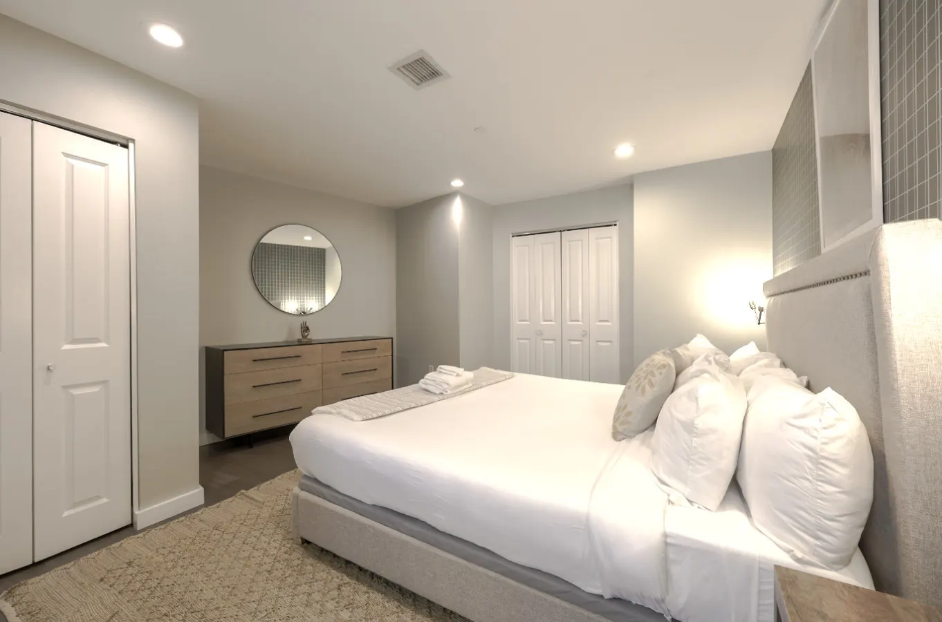 New! Lovely 1br FIDI District Keyless Entry 9