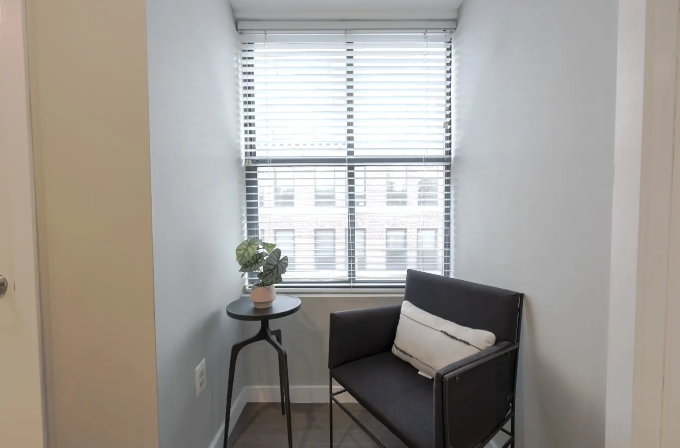 New! Lovely 1br FIDI District Keyless Entry 3