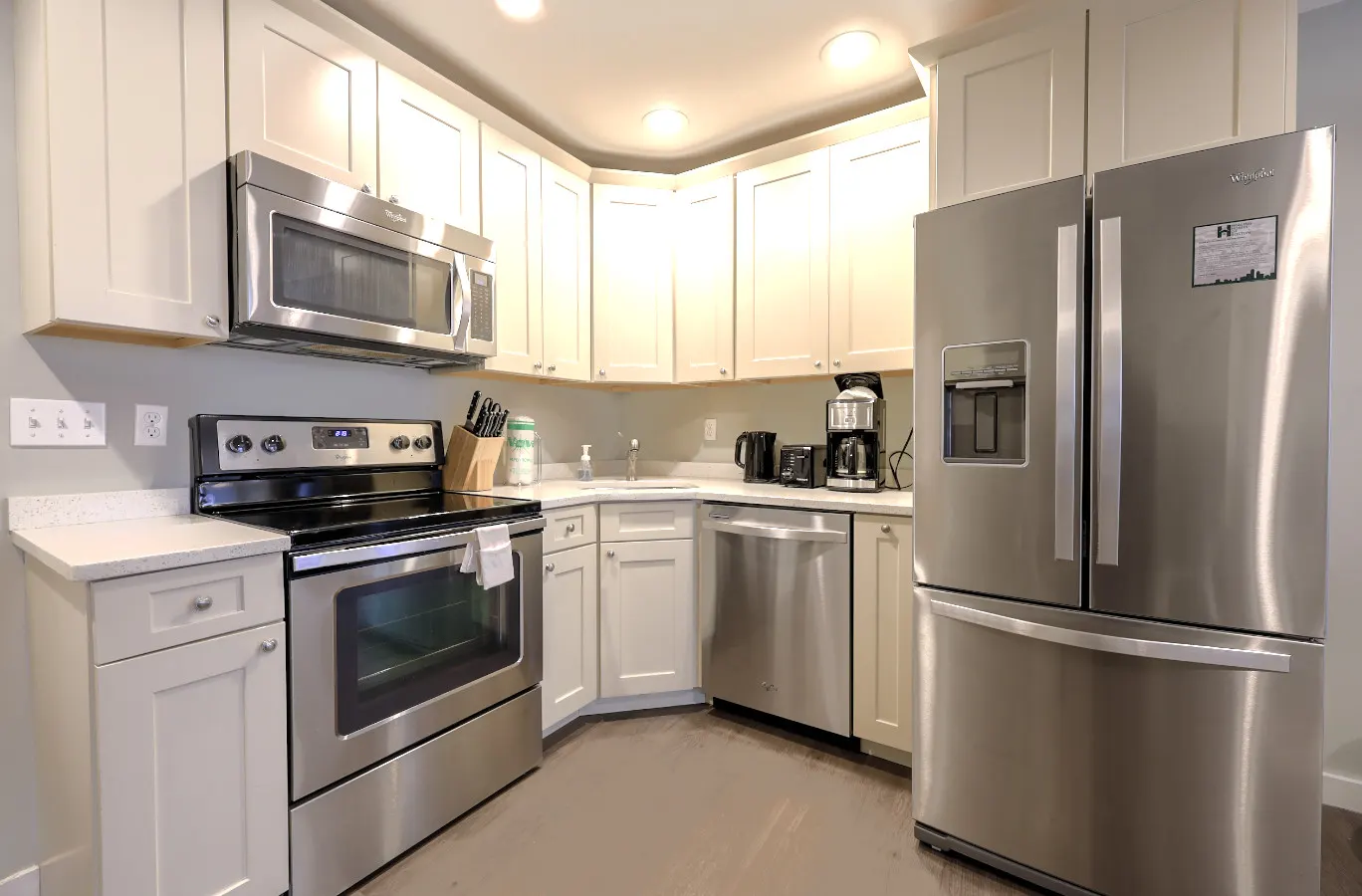 New! Lovely 1br FIDI District Keyless Entry 5