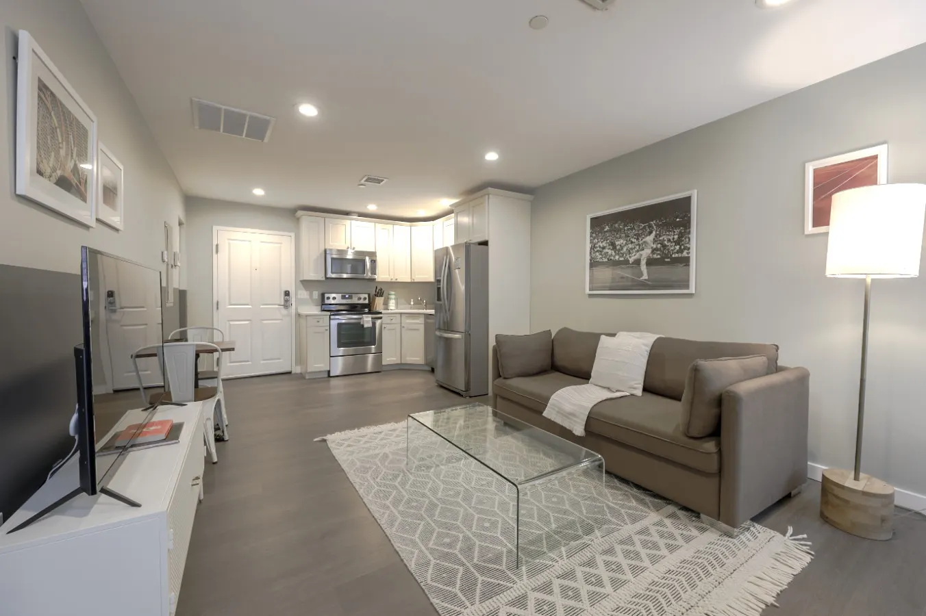 New! Lovely 1br FIDI District Keyless Entry 7