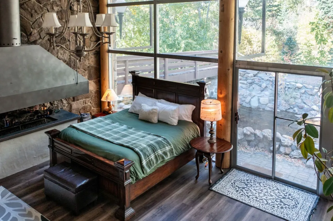 Historic Lodge located on Big Cottonwood River 8