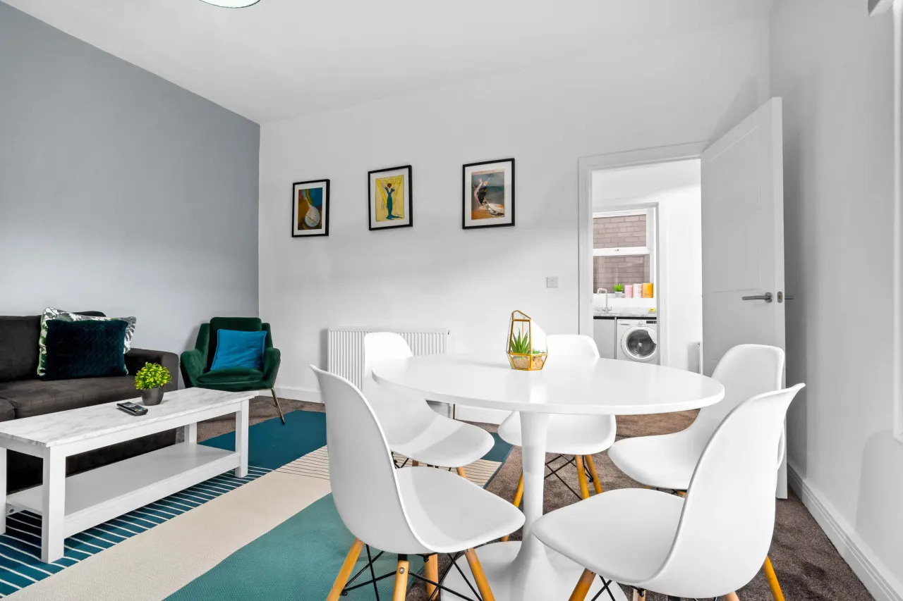 Stylish Apartment - Netflix - On Street Parking — photo 3