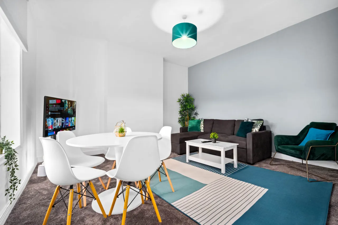 Stylish Apartment - Netflix - On Street Parking 7