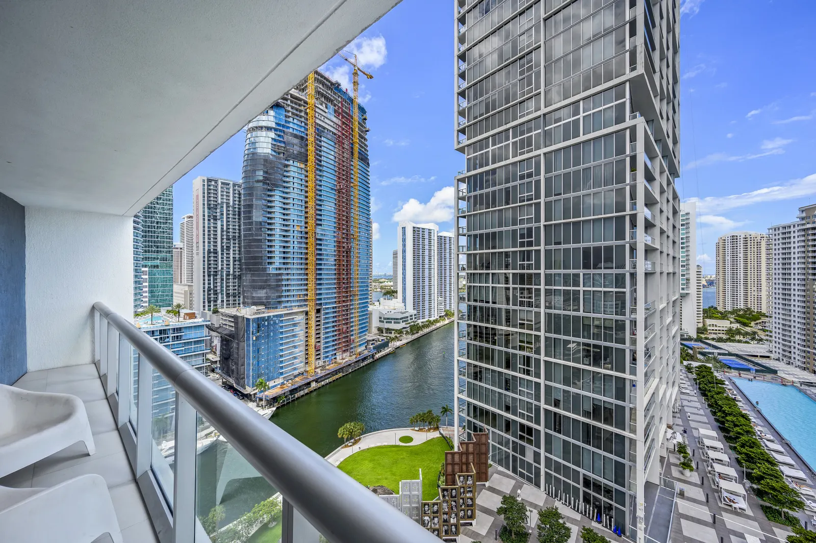 ★★ Magnificent Unit with Priceless Views W Icon ★★ 16