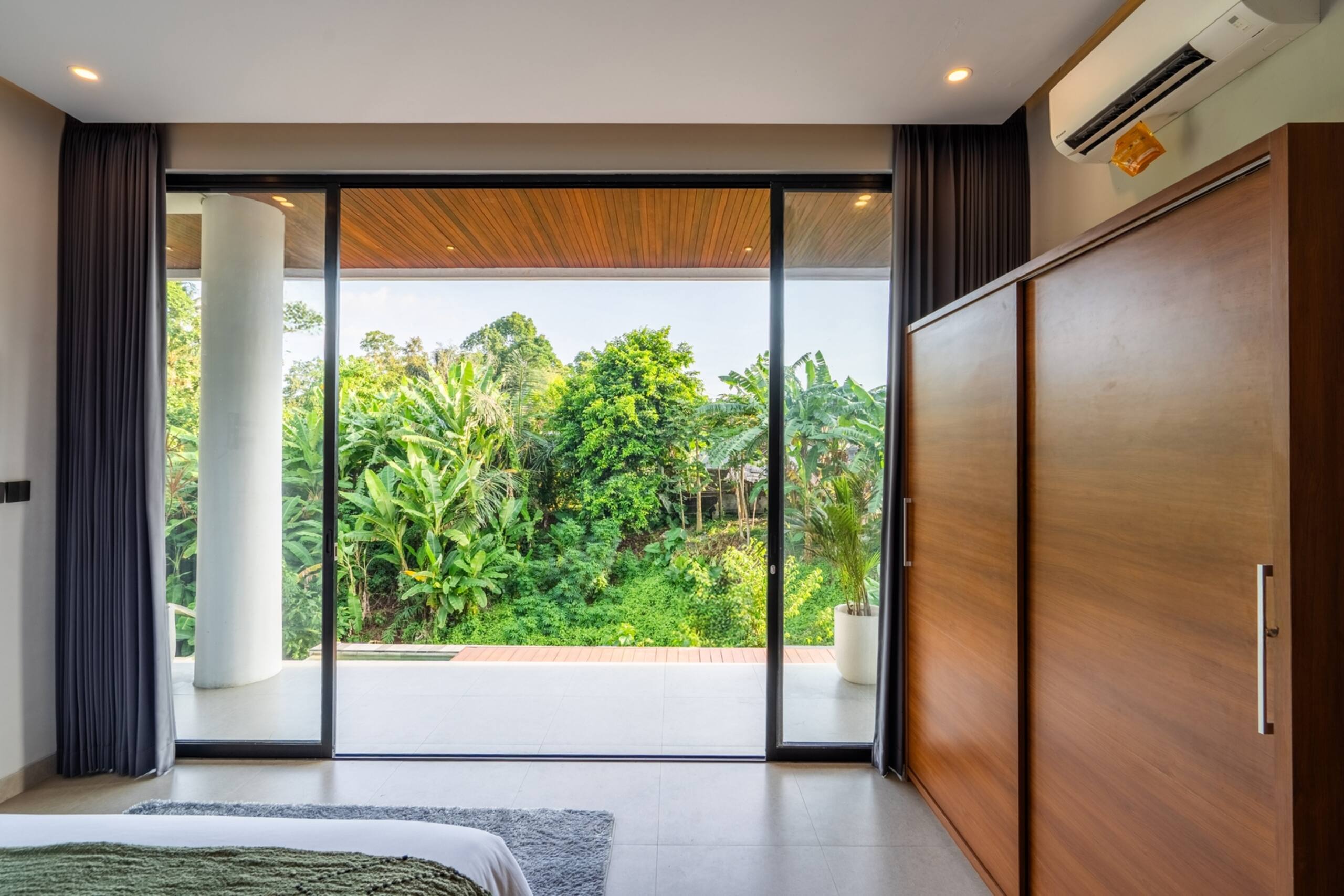 Jungle Breeze - 3BR Villa with Two Pools, Tabanan — photo 3