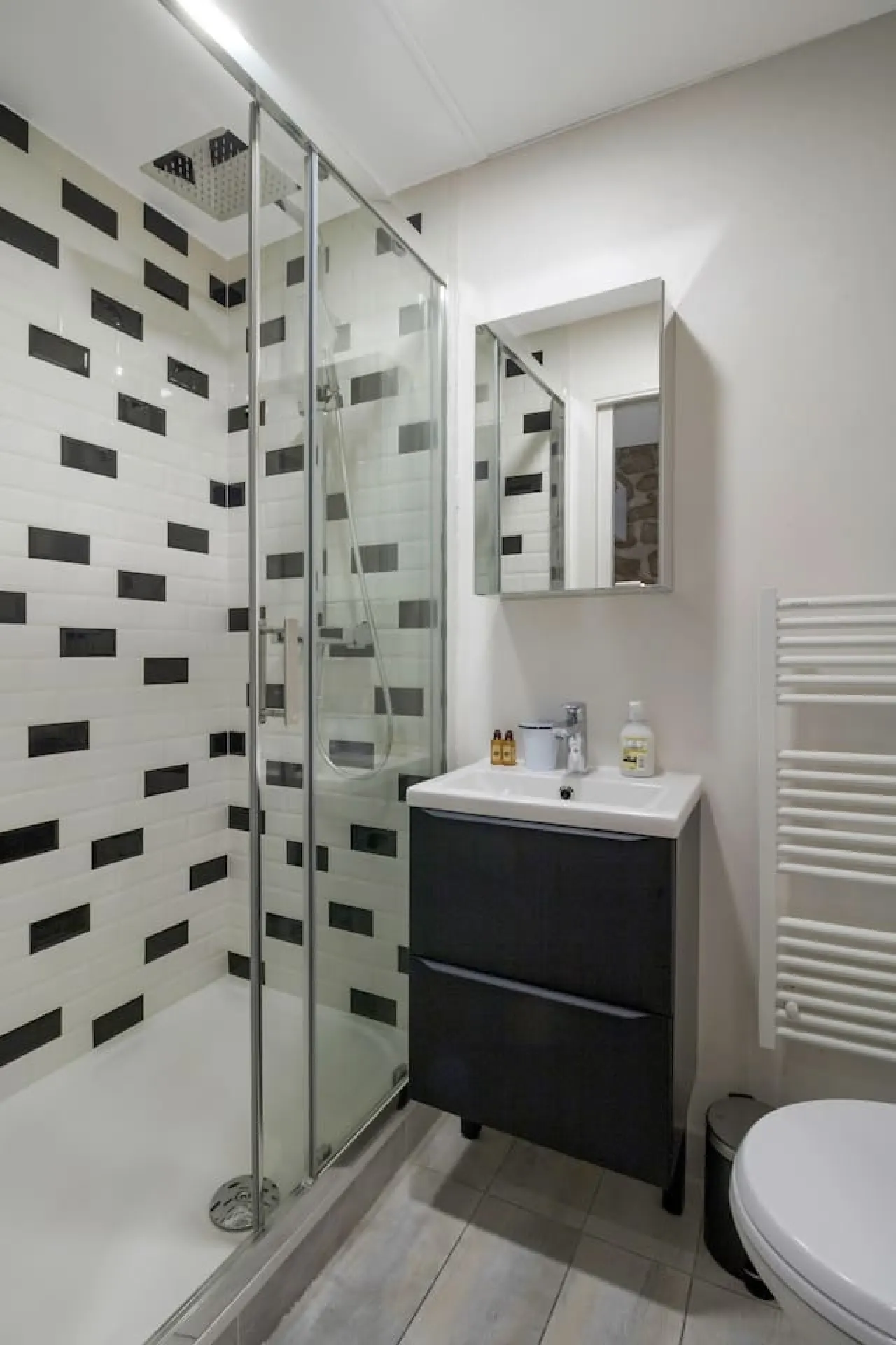 Typical Parisian Studio in Le Marais#4 pers — photo 4