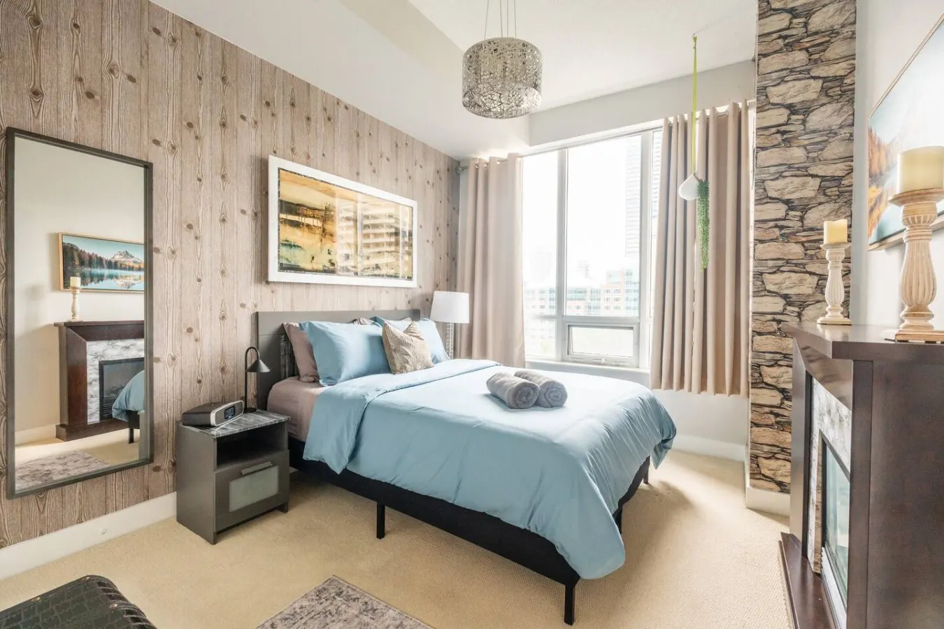 Bright Stylish Condo Great Location City Views 2