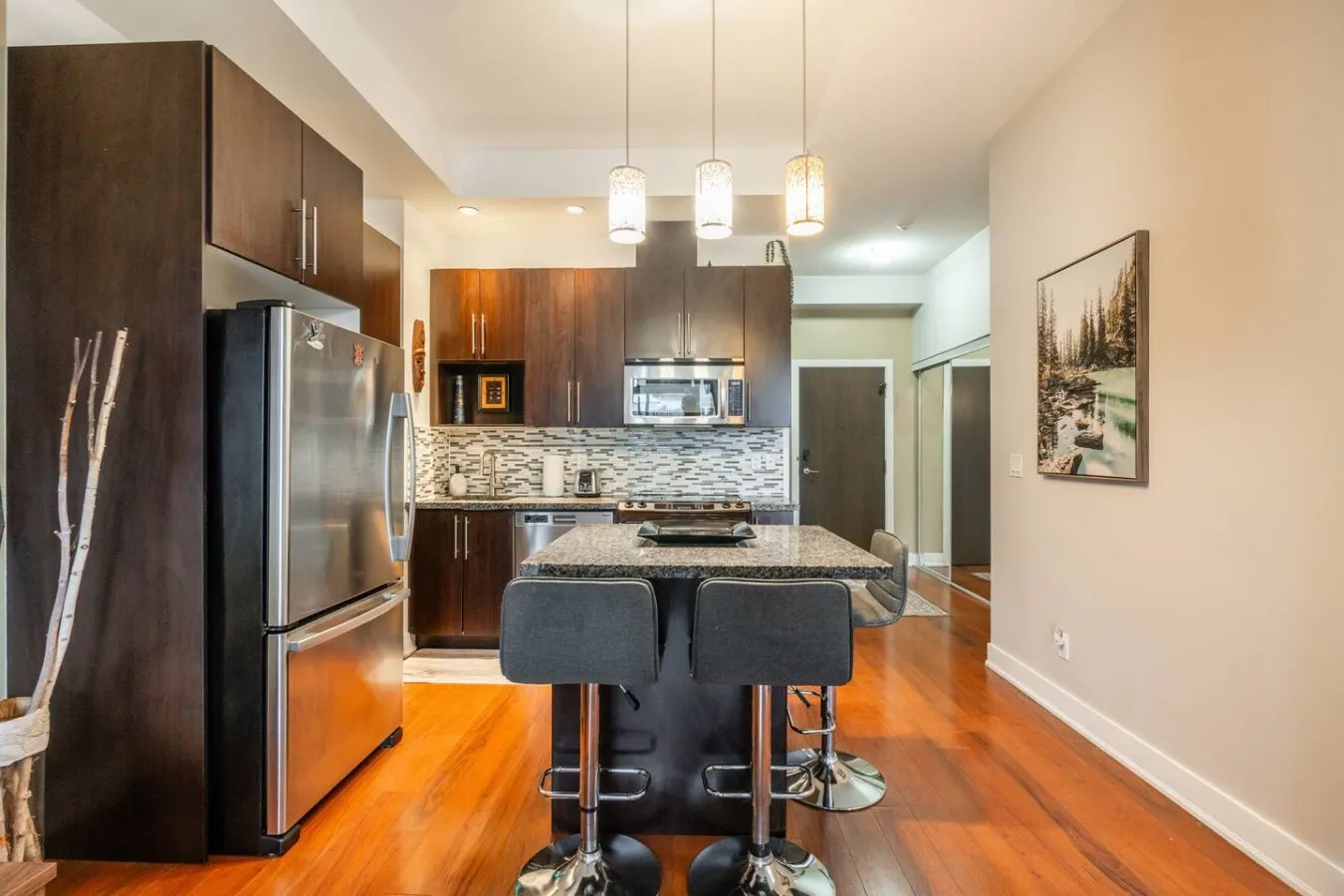 Bright Stylish Condo Great Location City Views 12
