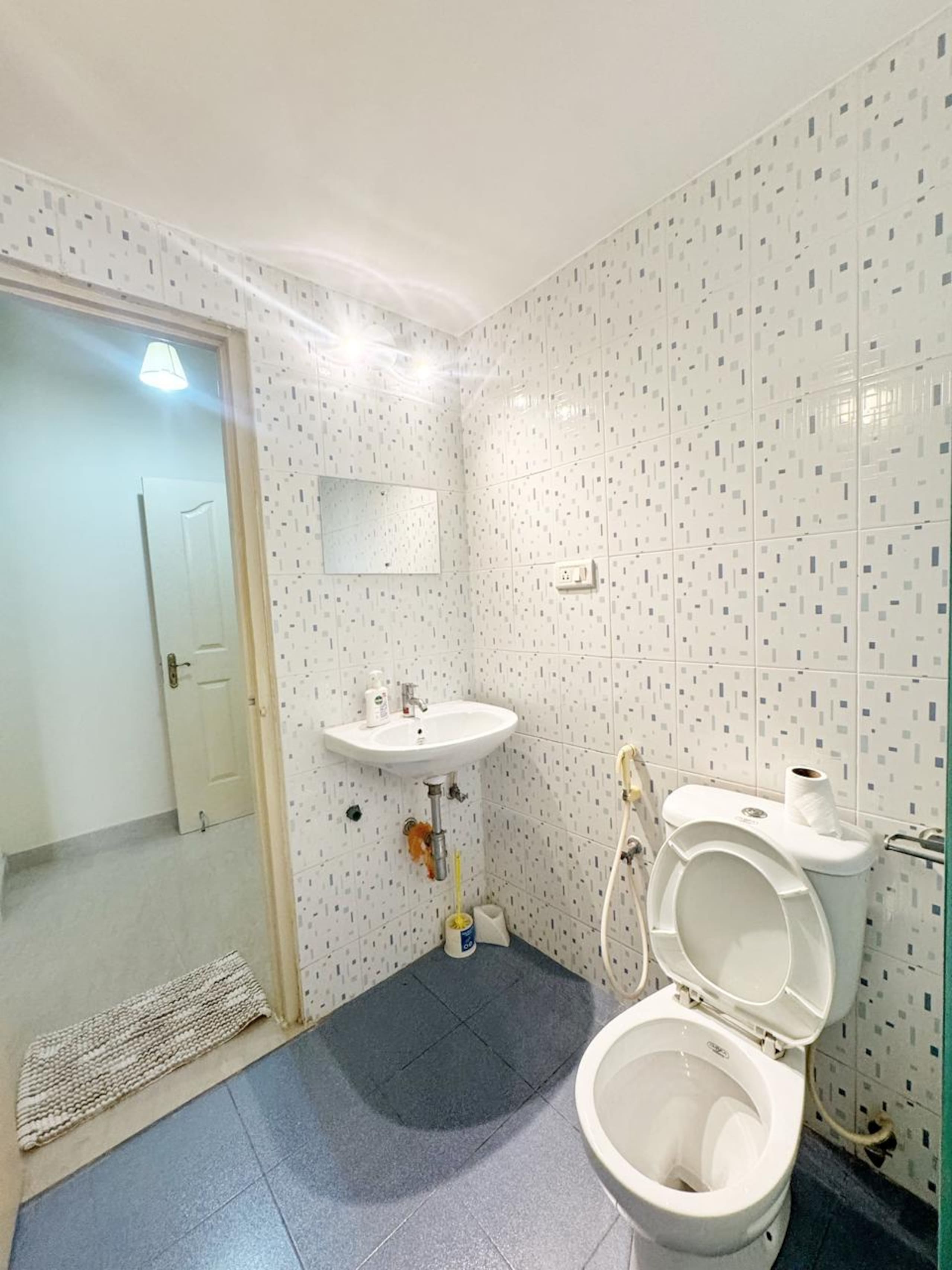 Coastal Haven Luxury 2BHK ~ 2 Mins from Beach 7