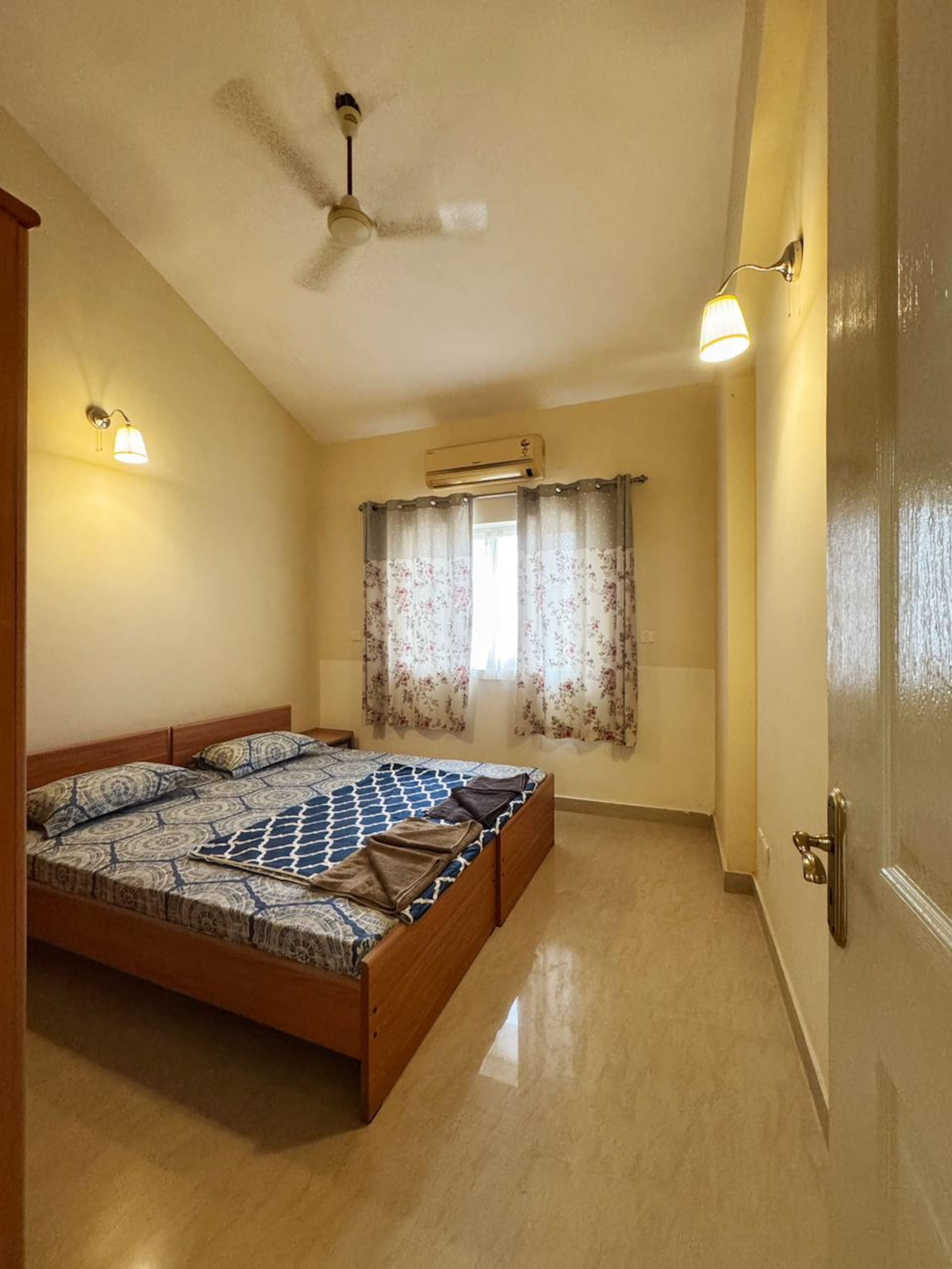 Coastal Haven Luxury 2BHK ~ 2 Mins from Beach 16