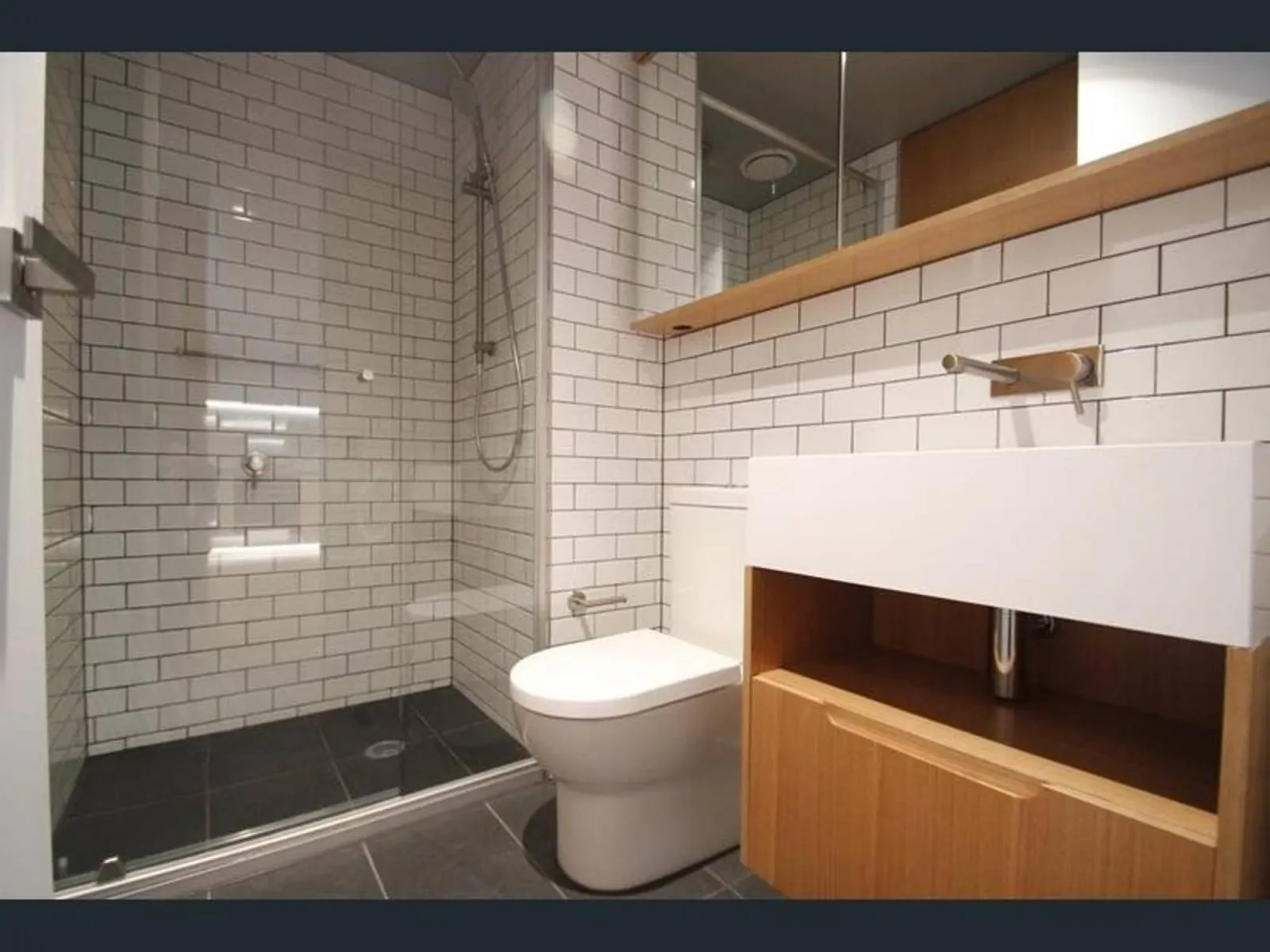 ReadySet Apartments on Lighthouse - 3 Bedroom Apartment L1 6