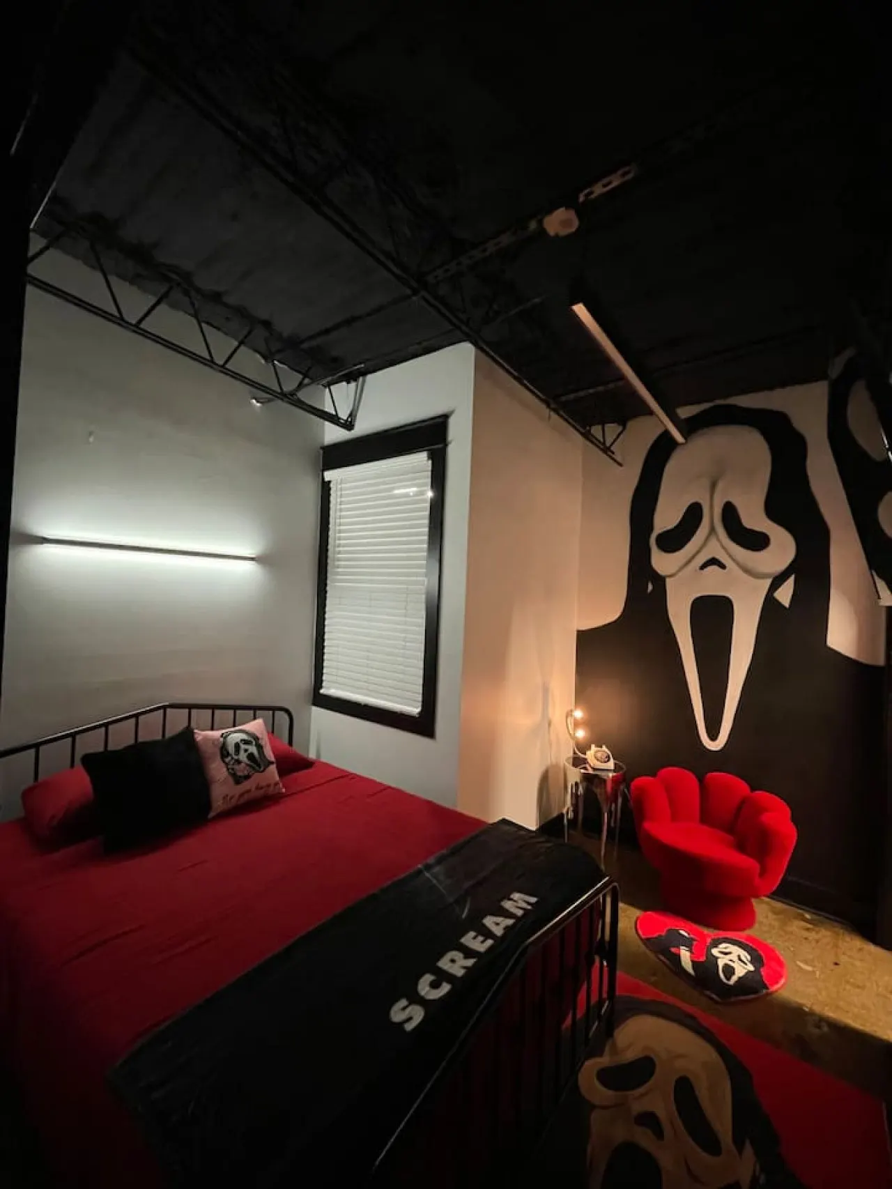 Black house stays sleeps 10 2