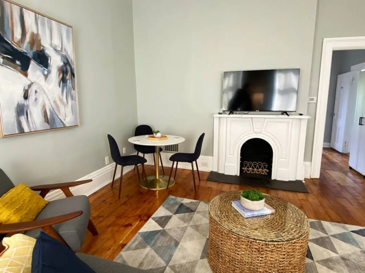Explore Downtown and Mount Adams with River Views 11