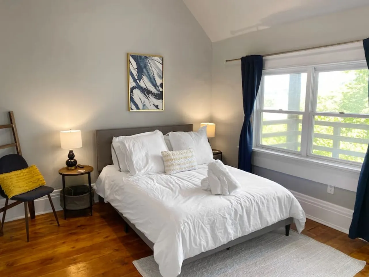 Explore Downtown and Mount Adams with River Views 15