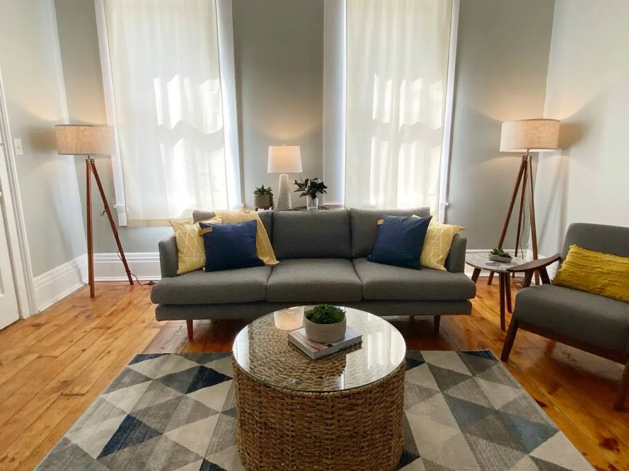 Explore Downtown and Mount Adams with River Views 16
