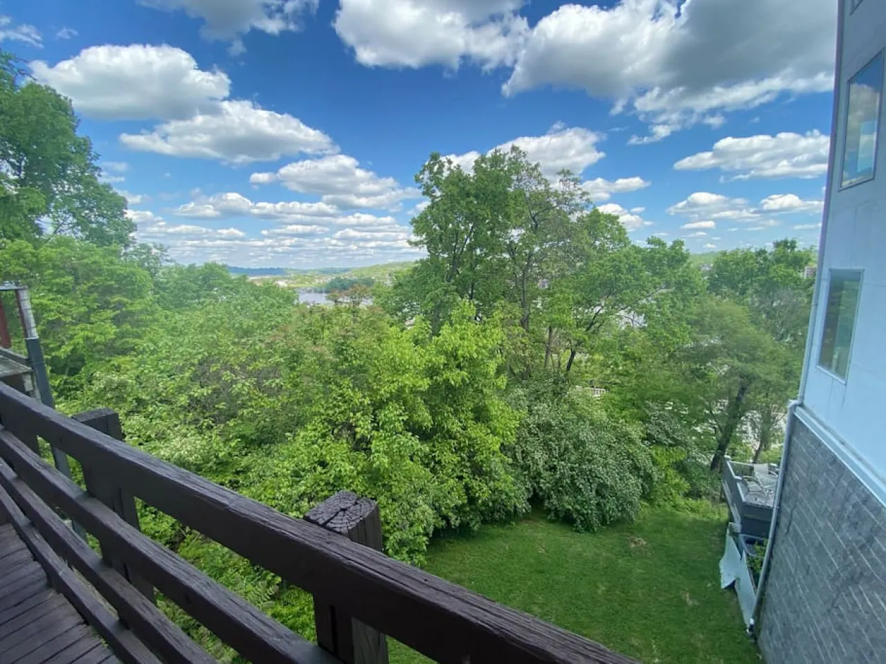 Explore Downtown and Mount Adams with River Views 18