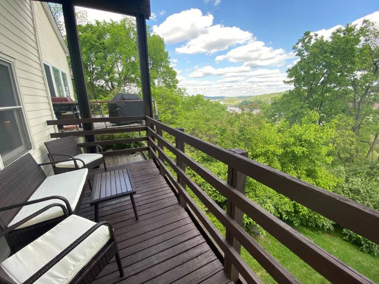 Explore Downtown and Mount Adams with River Views 19