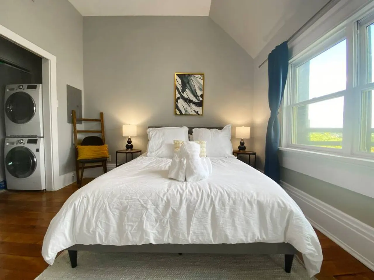 Explore Downtown and Mount Adams with River Views 6