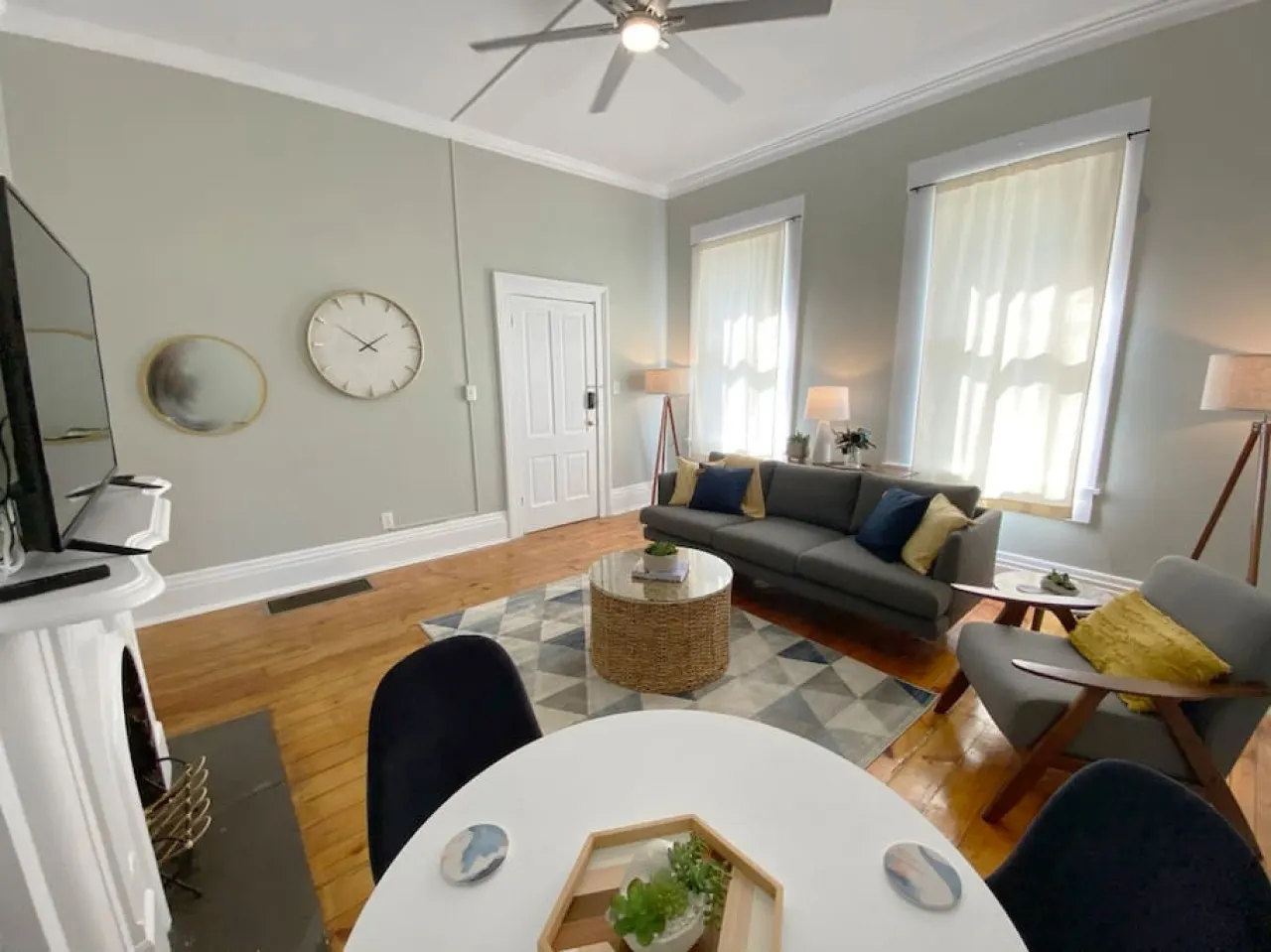 Explore Downtown and Mount Adams with River Views 7