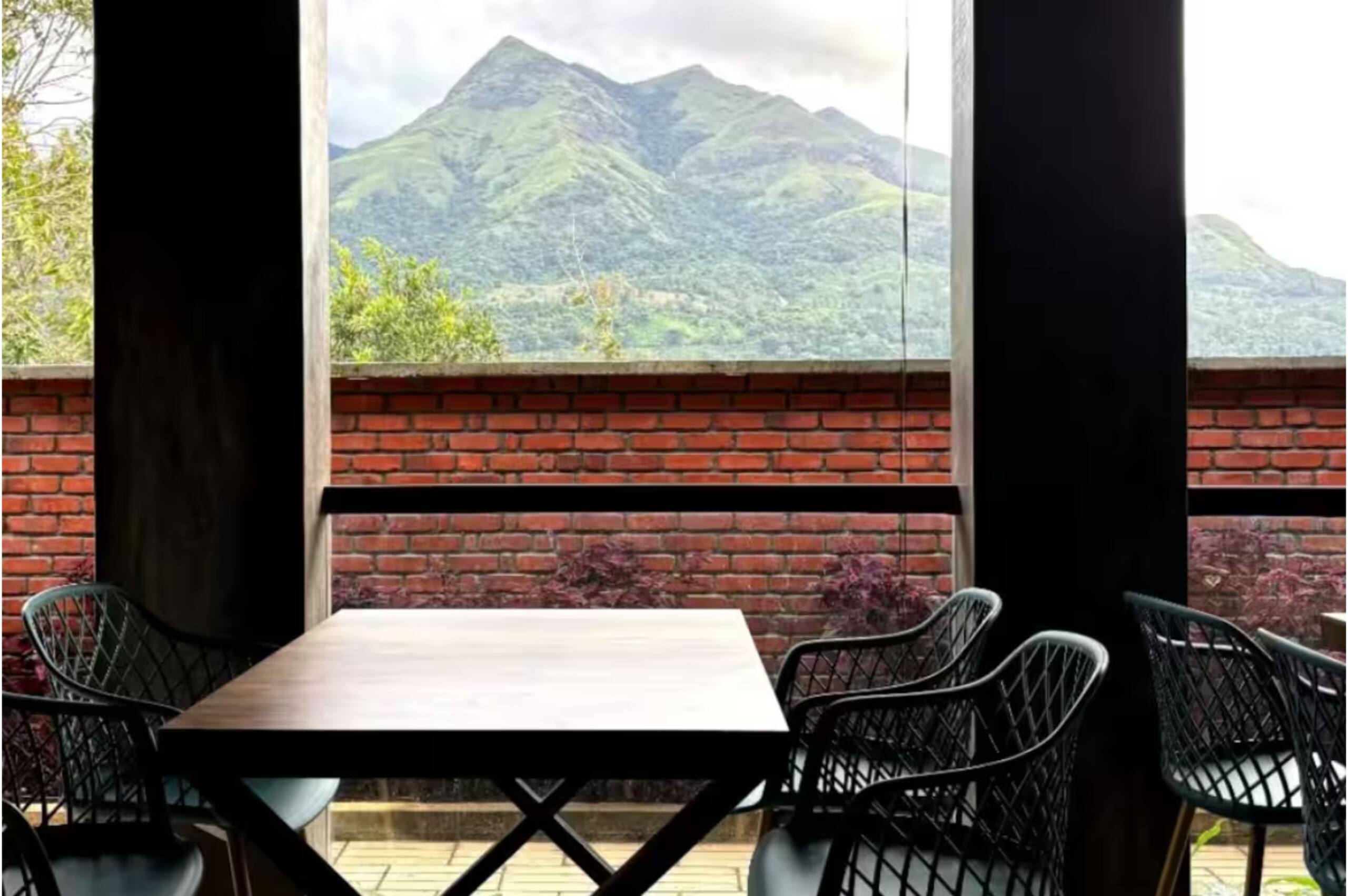 Hillside cottage 10