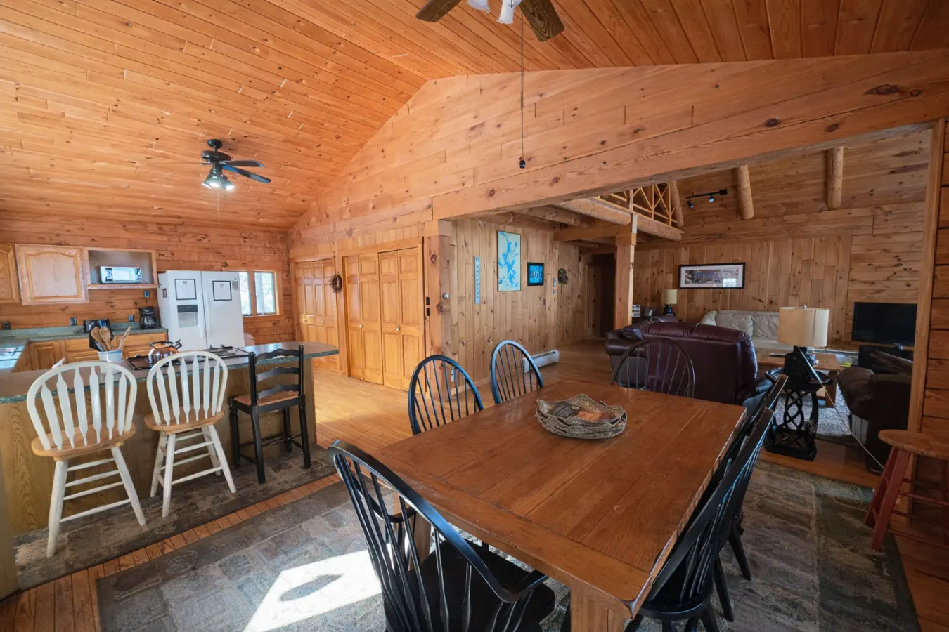 Hartford's Point Lodge Spacious Log Cabin *Perfect for families* 6