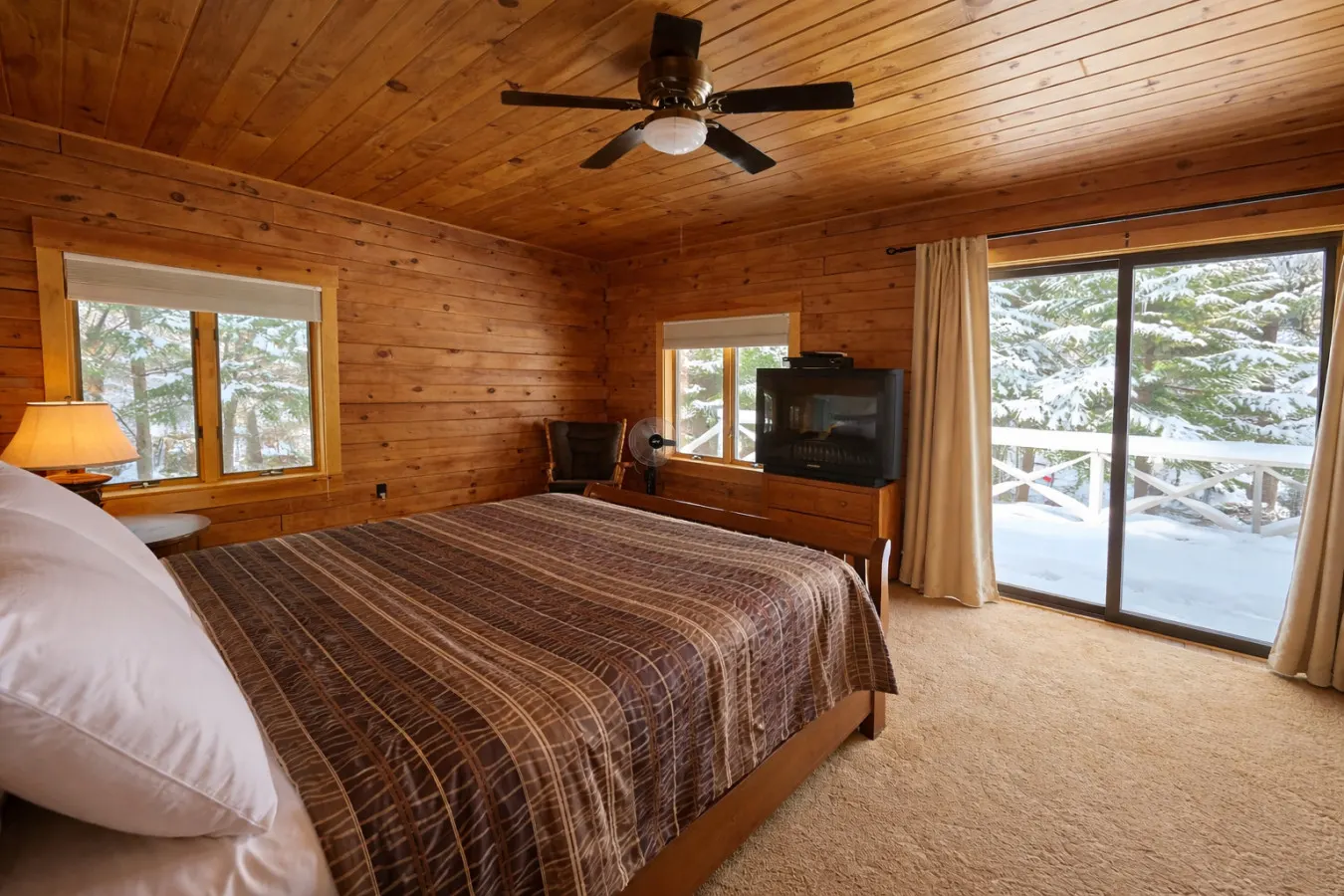 Hartford's Point Lodge Spacious Log Cabin *Perfect for families* 7