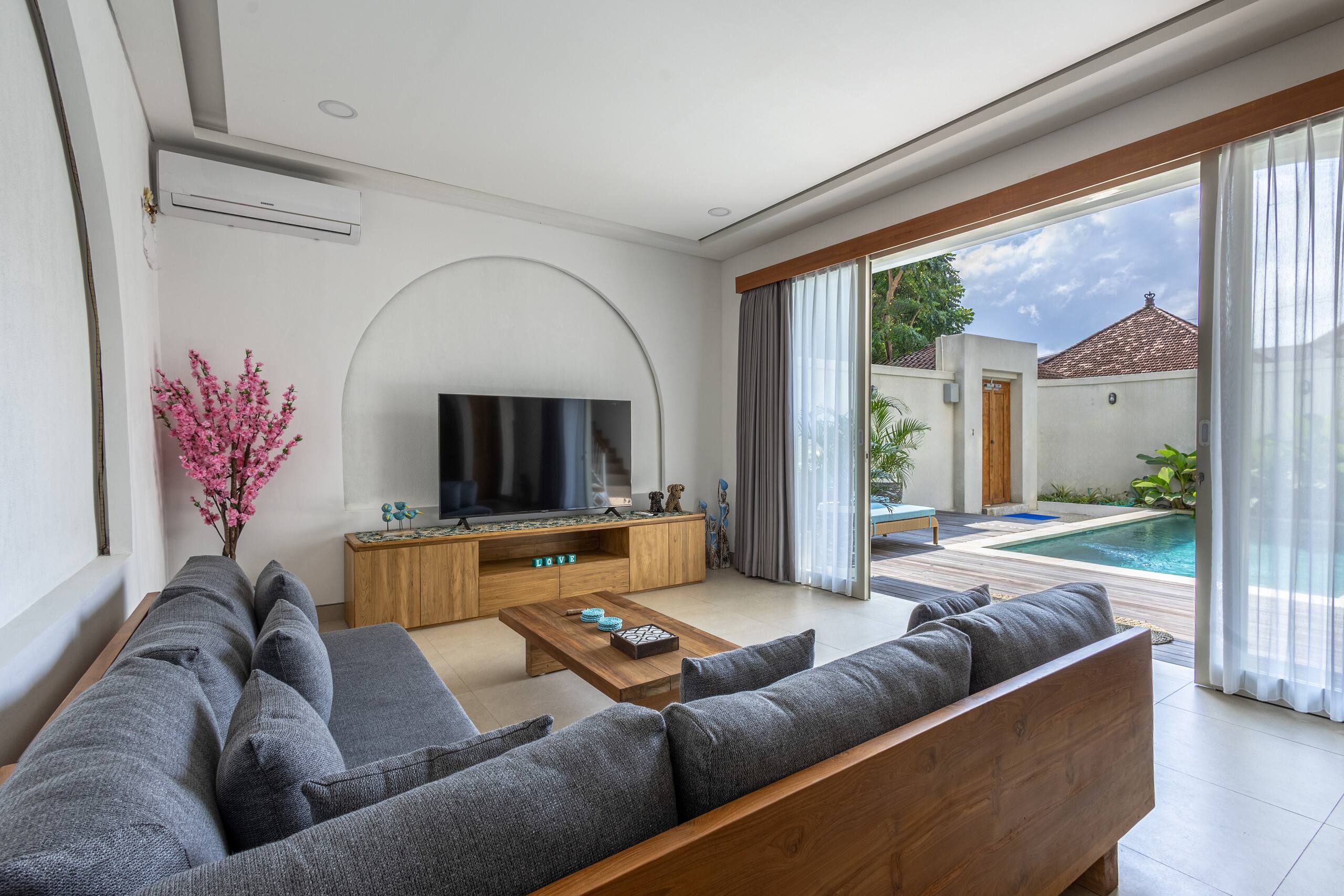 Sunset Sari 4BR Villa In Legian 400m To The Beach 8