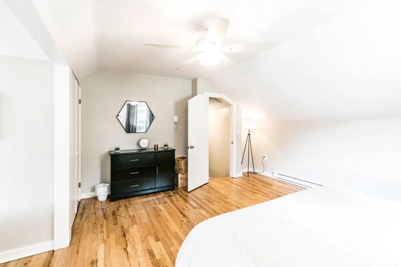 Blue Heron Family Home by Sylvan Beach Sleeps 12 19