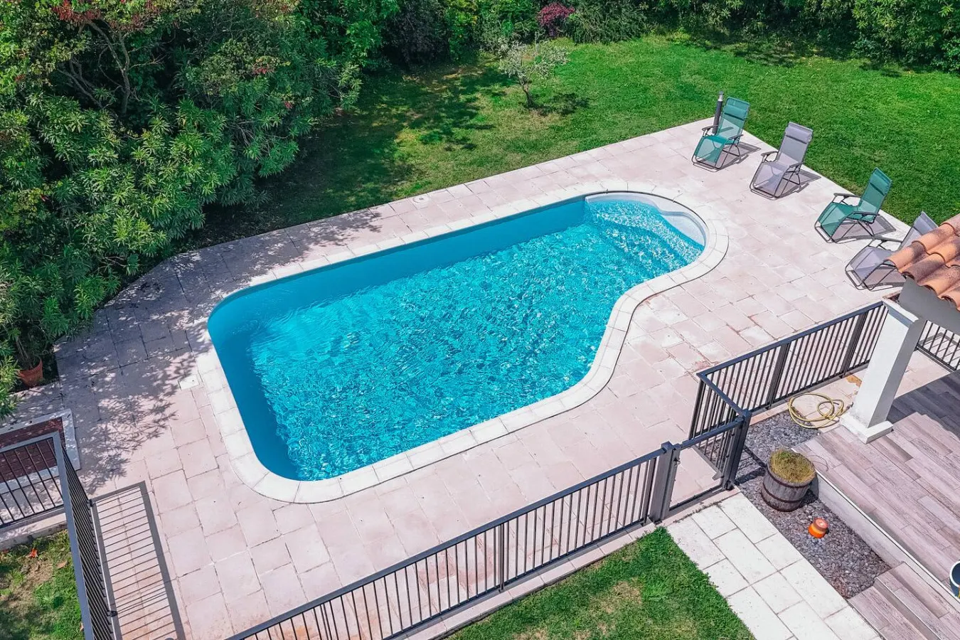 Villa avec piscine et jardin, calme et confortable — photo 2