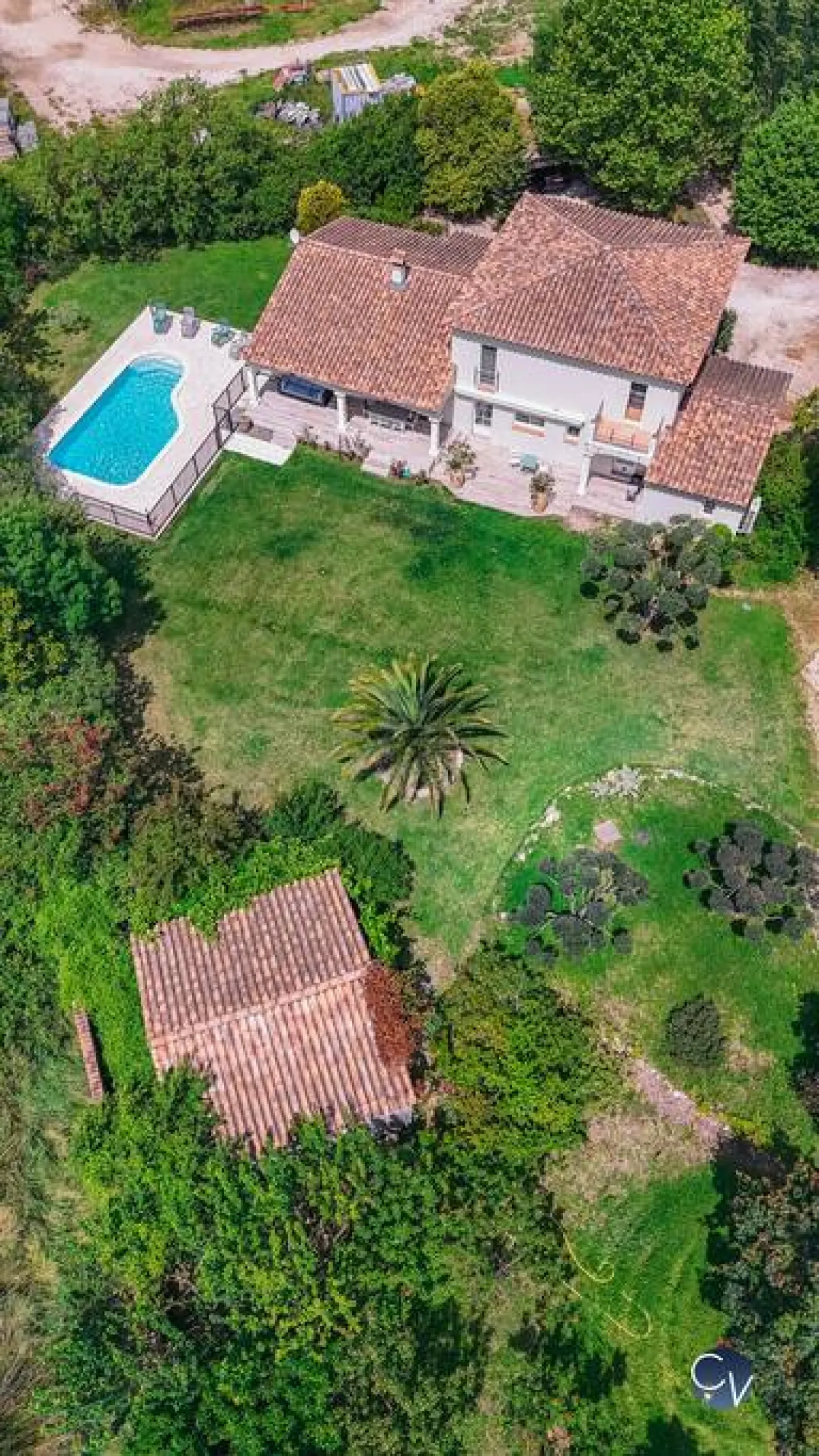 Villa avec piscine et jardin, calme et confortable 13