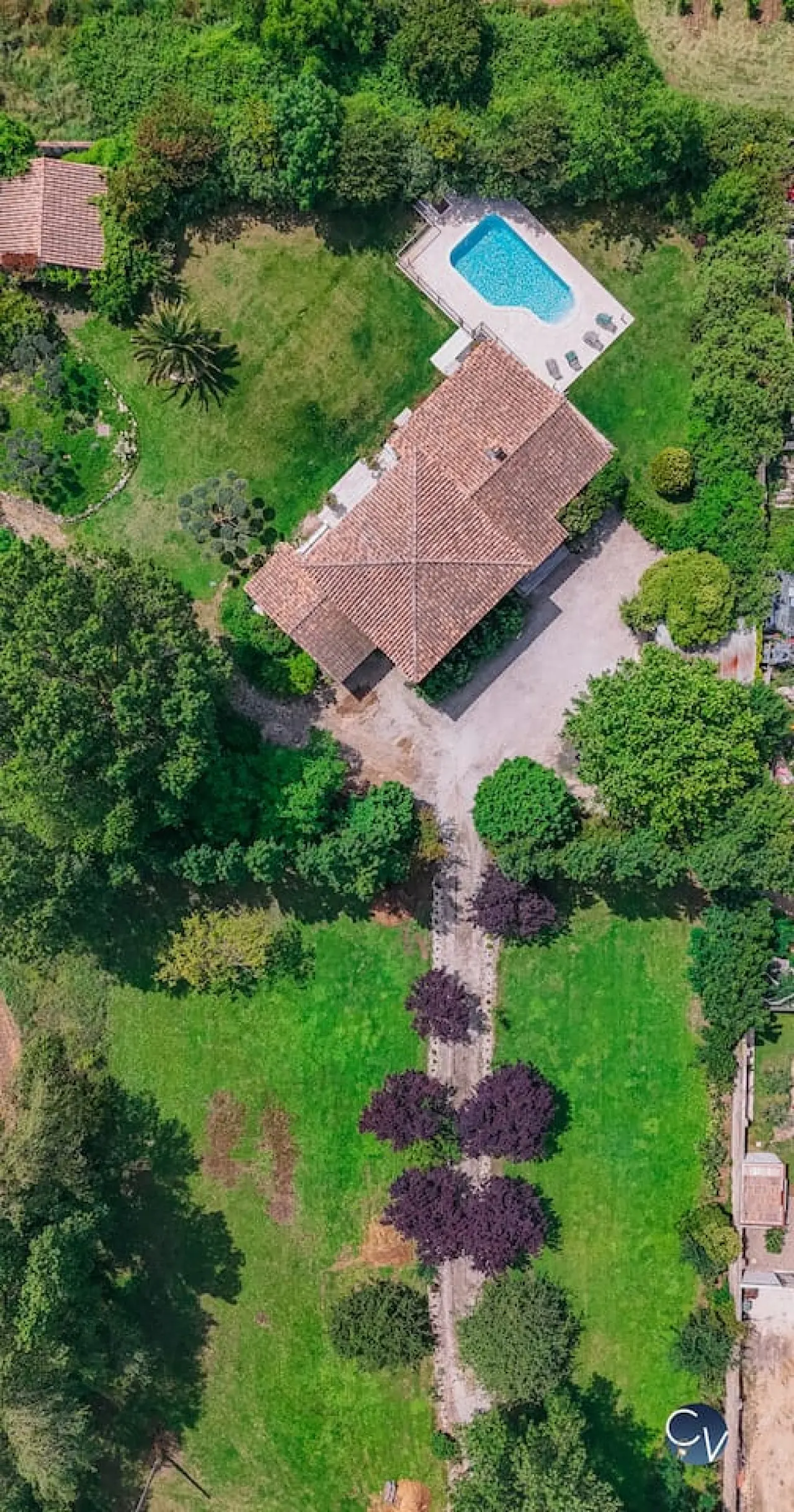 Villa avec piscine et jardin, calme et confortable 16