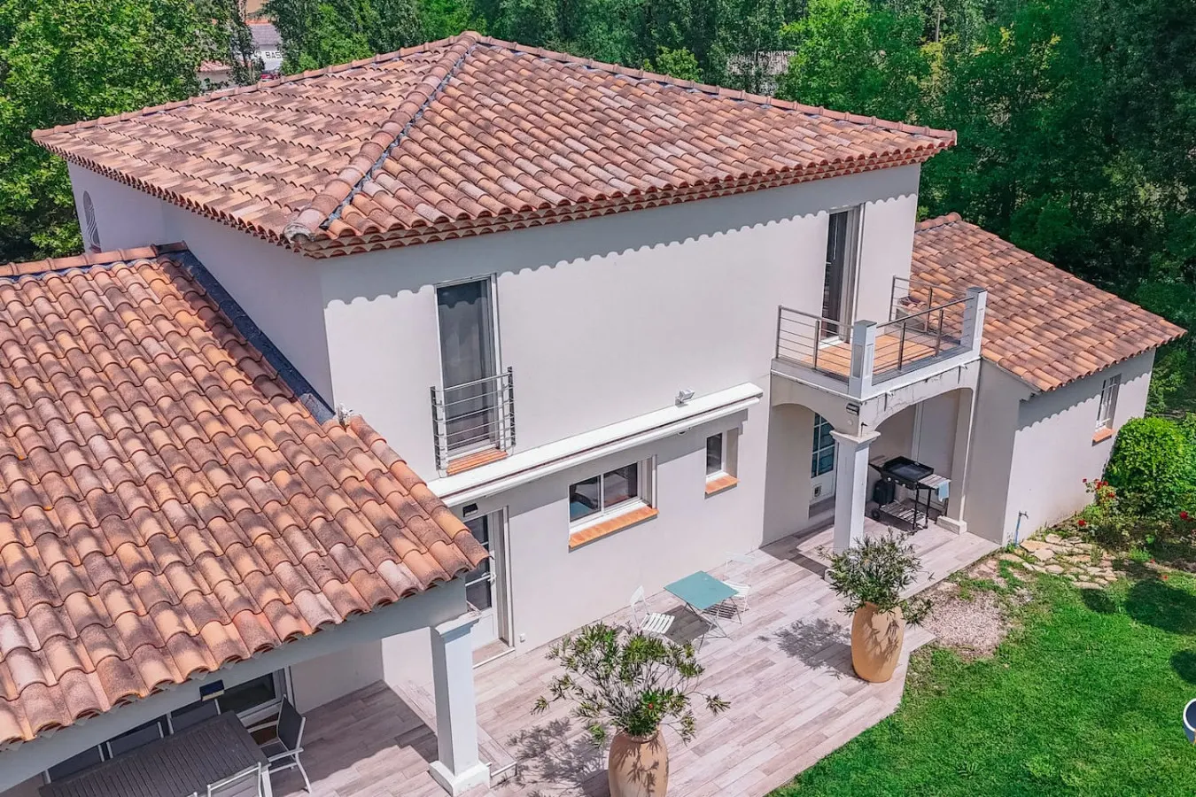 Villa avec piscine et jardin, calme et confortable 17