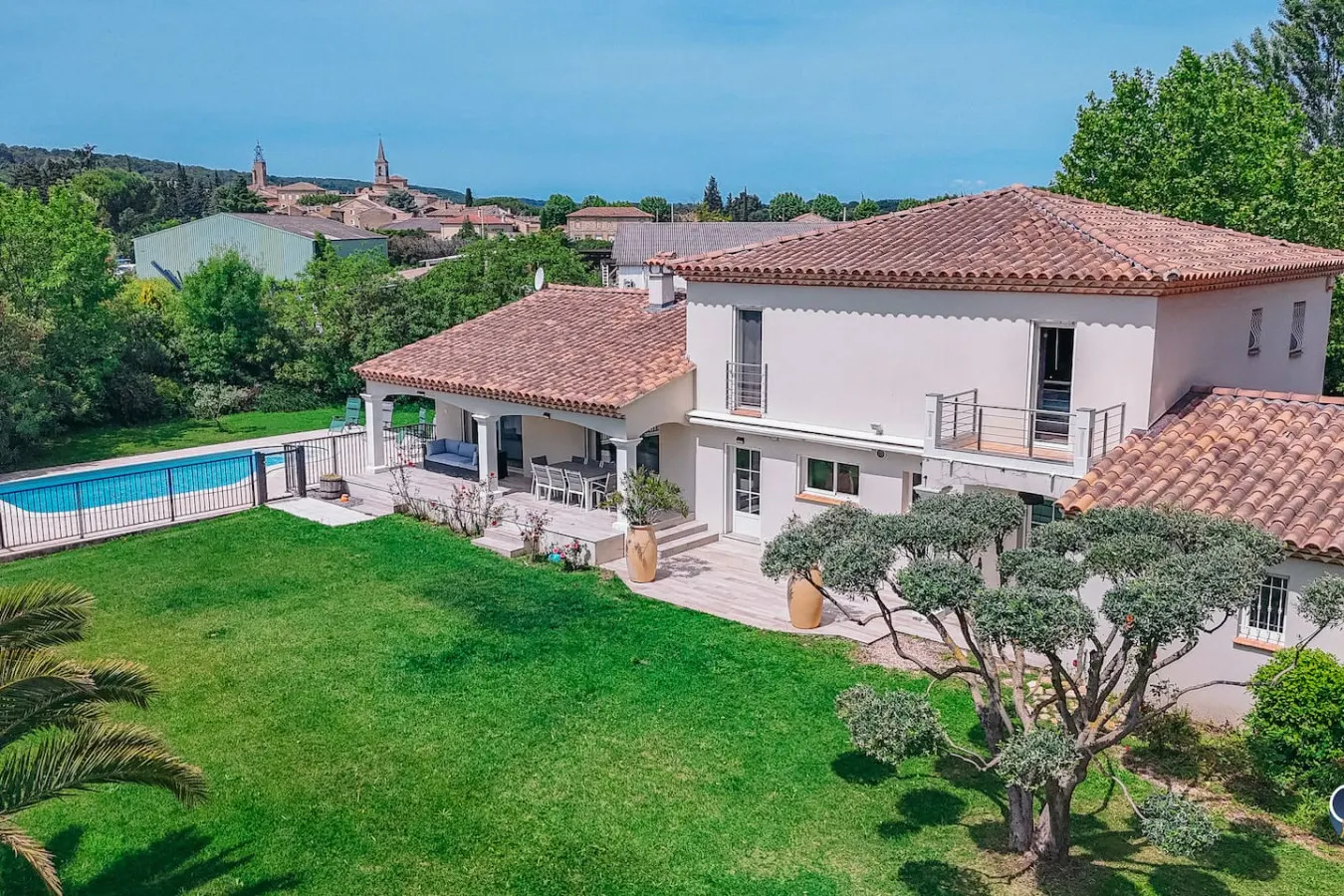 Villa avec piscine et jardin, calme et confortable 19