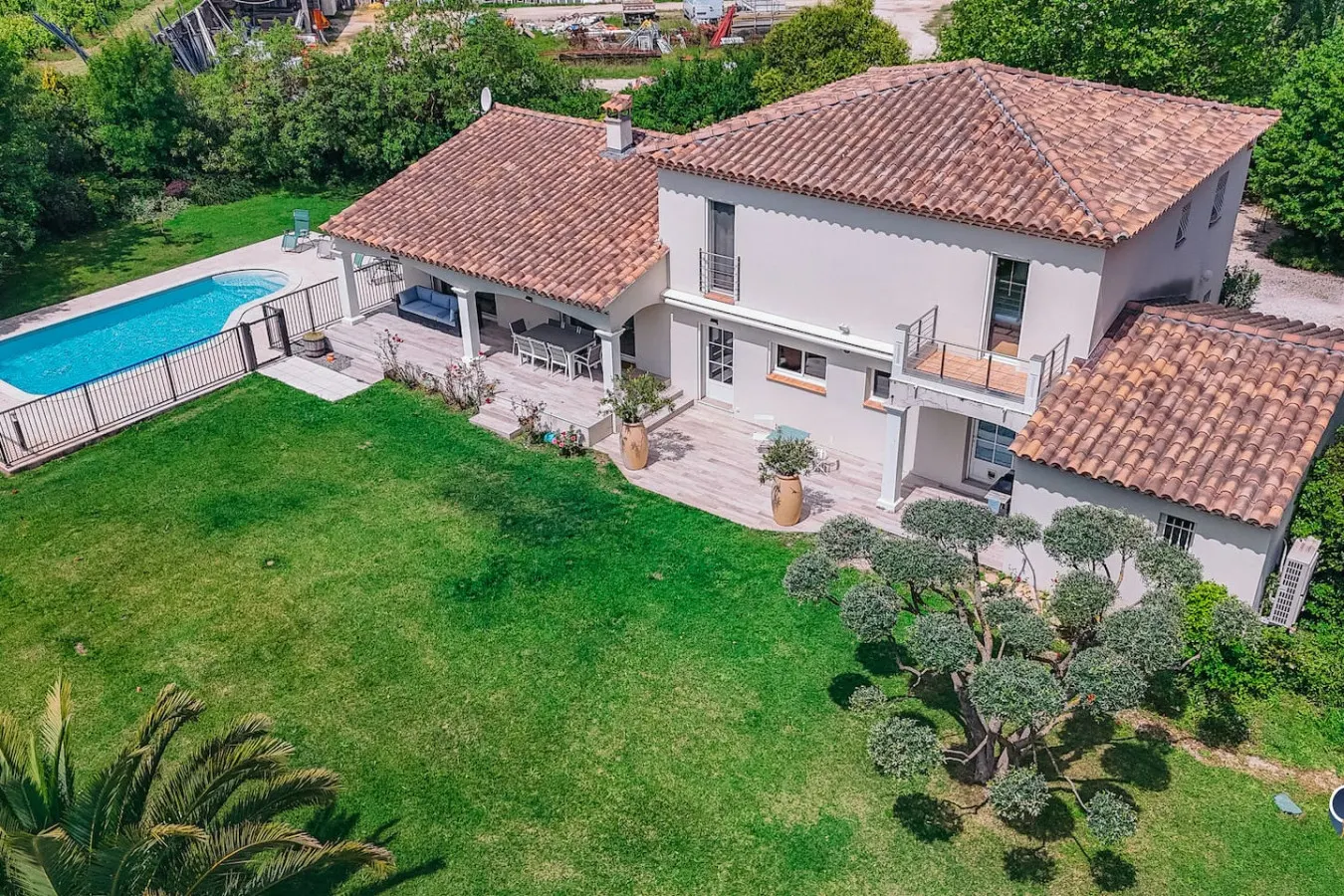 Villa avec piscine et jardin, calme et confortable 20