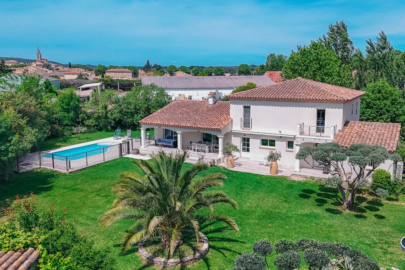 Villa avec piscine et jardin, calme et confortable 7