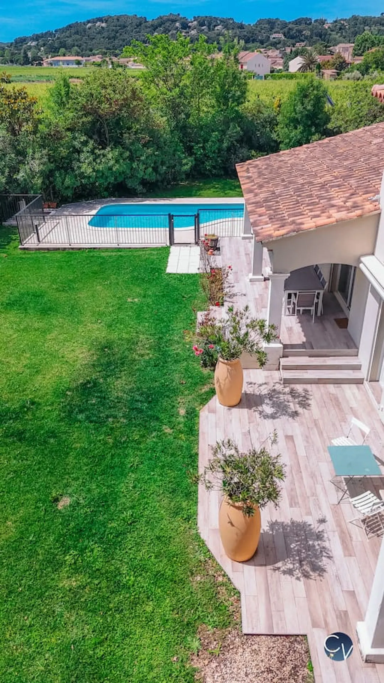 Villa avec piscine et jardin, calme et confortable 8