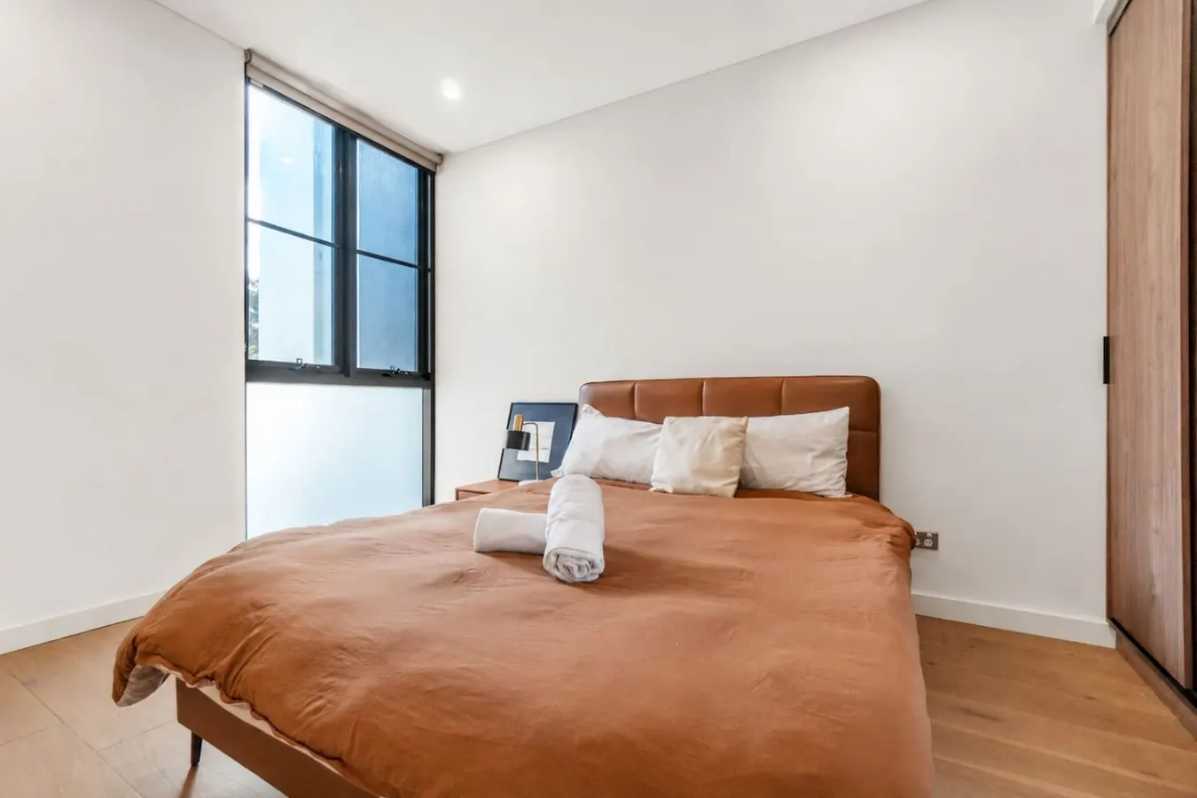 Macquarie Park 2BR Apt Near Metro & Shops 11