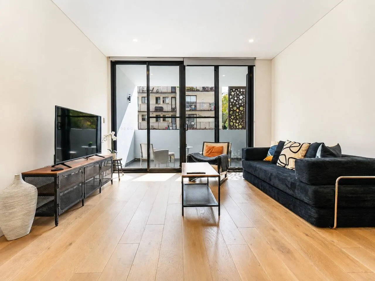 Macquarie Park 2BR Apt Near Metro & Shops — photo 4