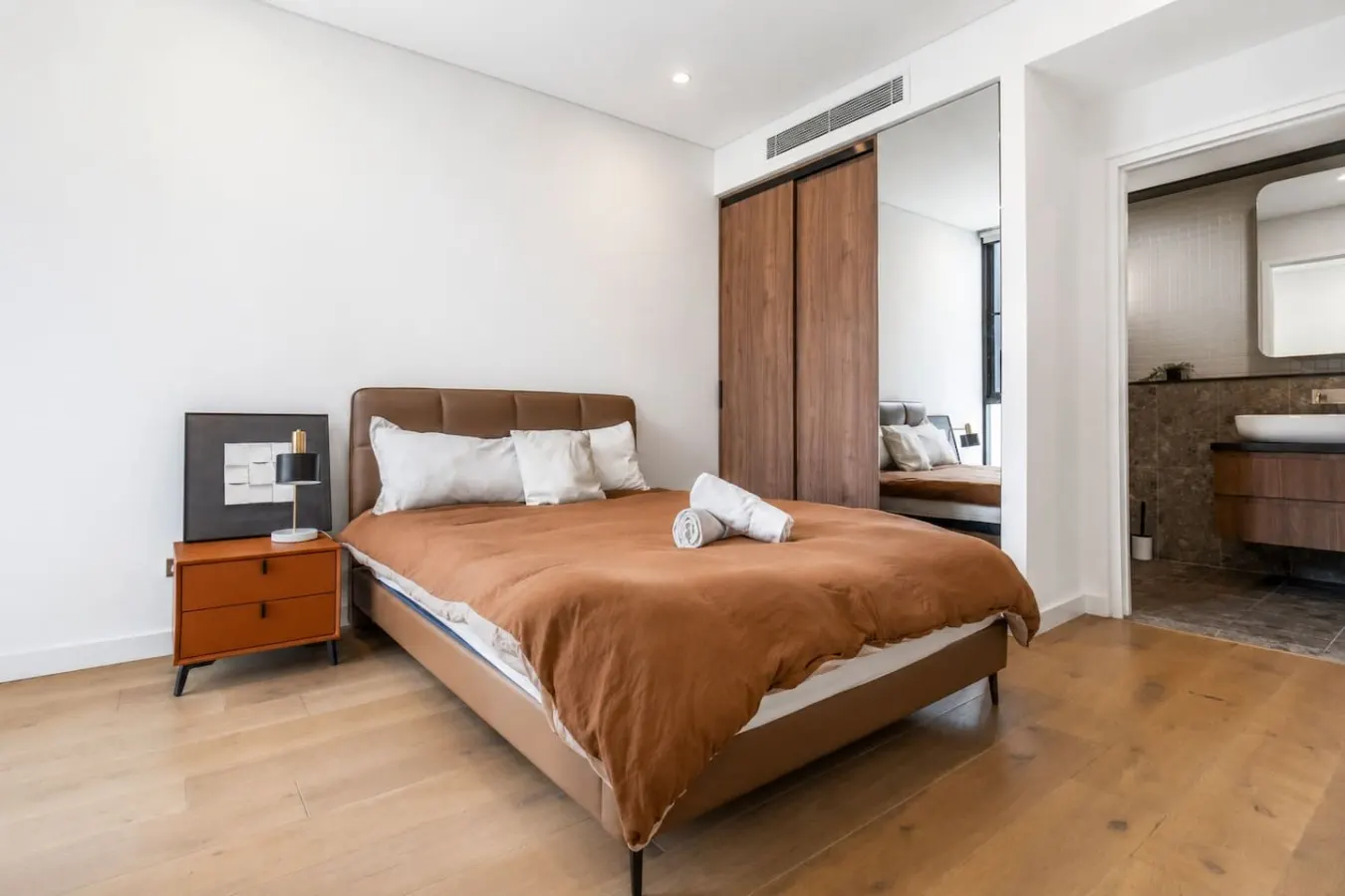 Macquarie Park 2BR Apt Near Metro & Shops 7