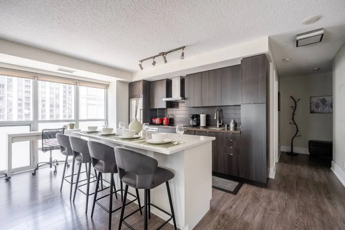 Upscale 2BR Condo Luxury Living Free Parking 10