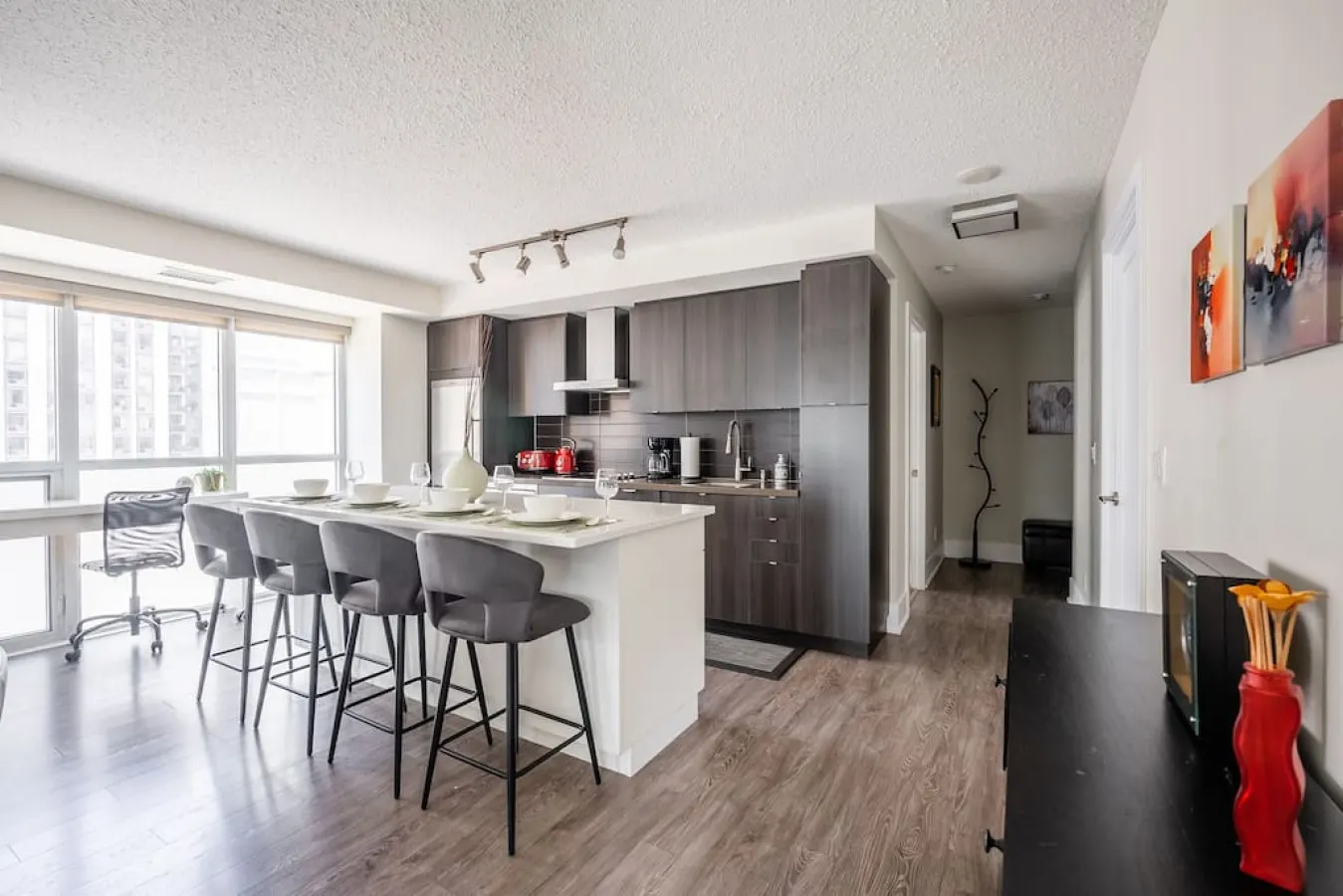 Upscale 2BR Condo Luxury Living Free Parking 11
