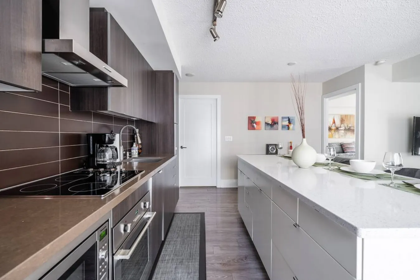 Upscale 2BR Condo Luxury Living Free Parking 13