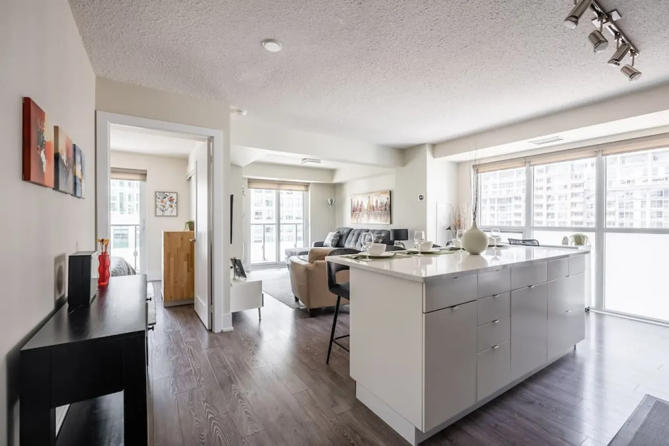Upscale 2BR Condo Luxury Living Free Parking 14