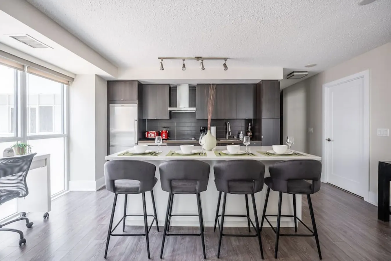 Upscale 2BR Condo Luxury Living Free Parking 15
