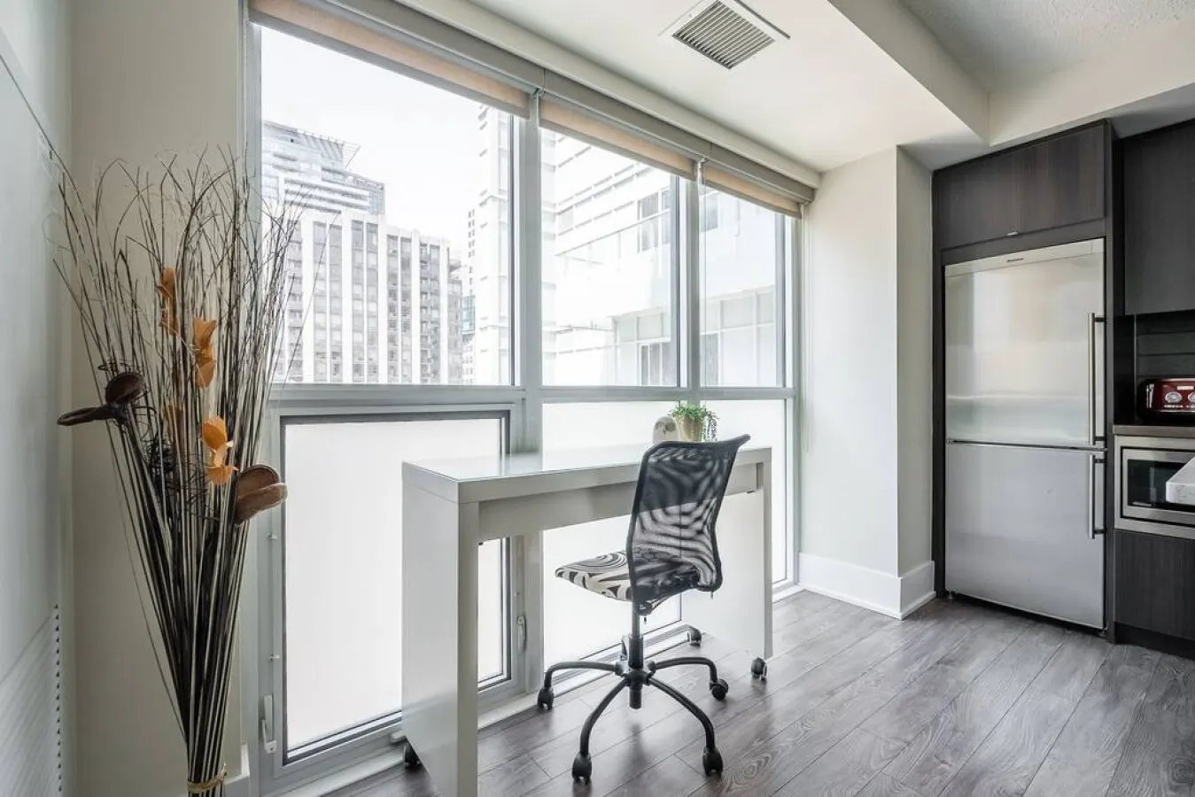 Upscale 2BR Condo Luxury Living Free Parking 16
