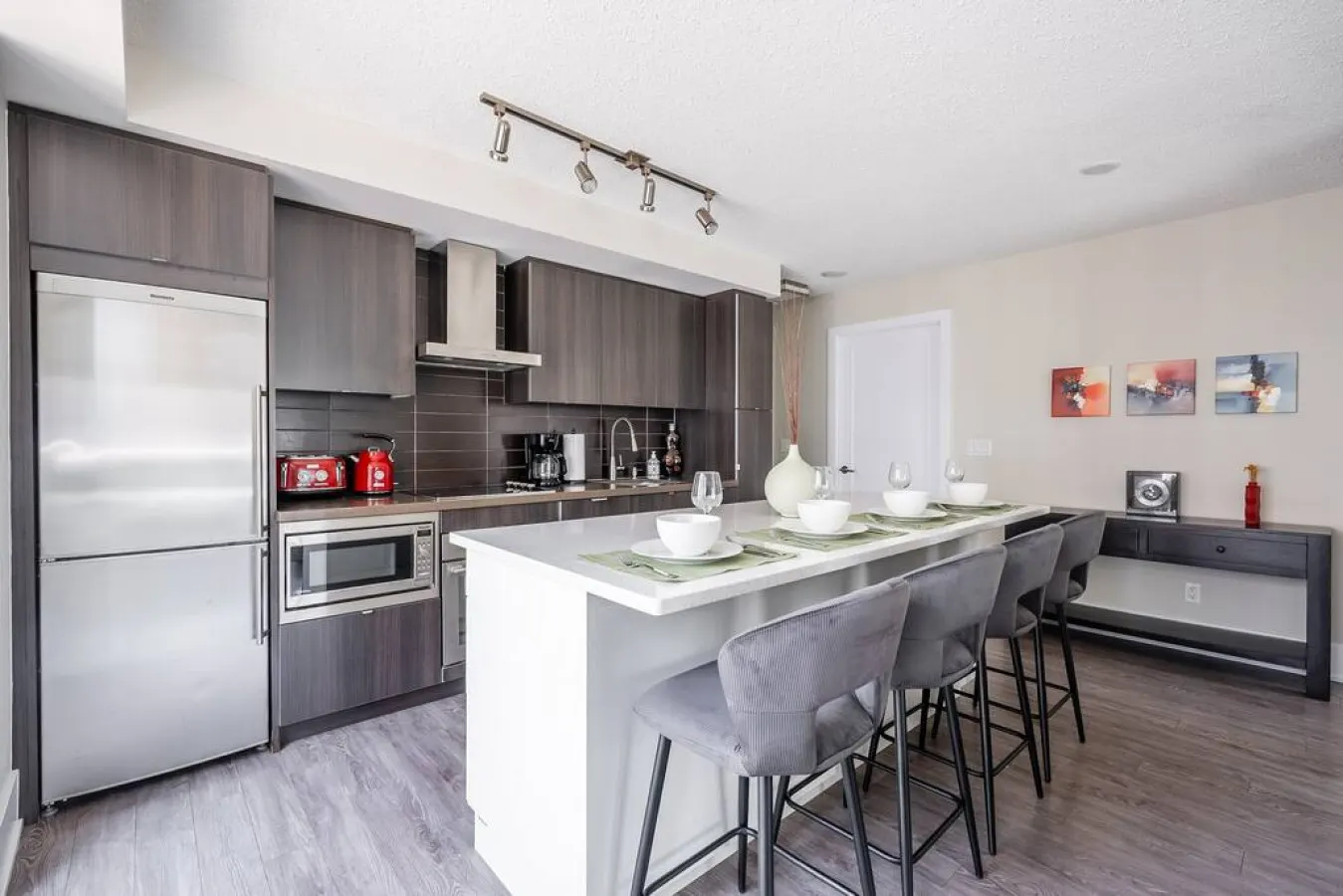 Upscale 2BR Condo Luxury Living Free Parking 3