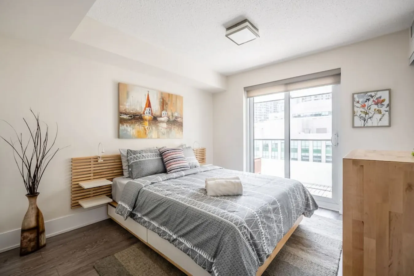 Upscale 2BR Condo Luxury Living Free Parking 4